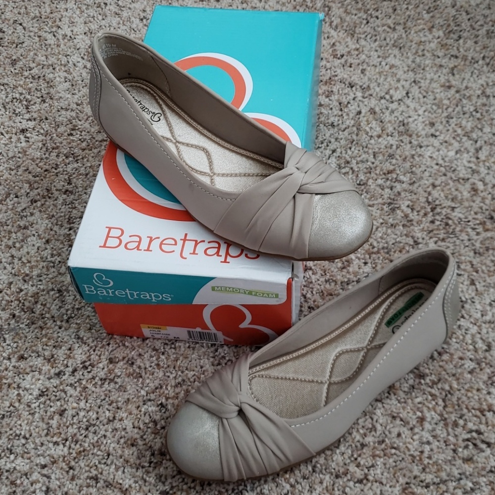 NIB Baretraps Jolie flats